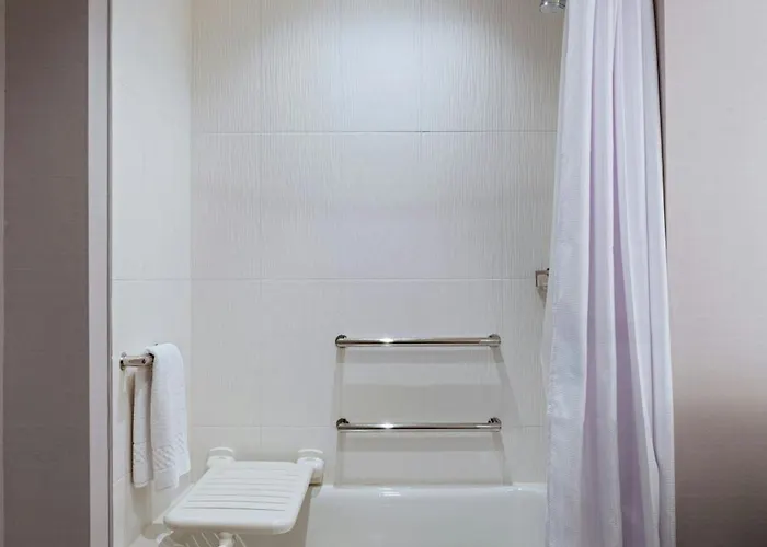 Hotel Ac By Marriott North Norterra 3*