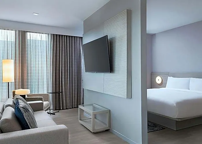 Hotel Ac By Marriott North Norterra 3*